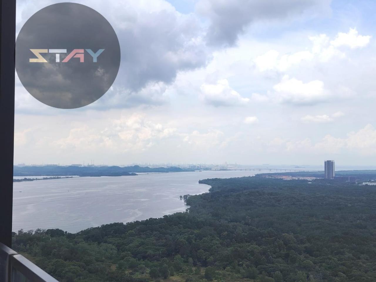 Almas Cozy Studio Escape Netflix 100Mbps Bystay Nusajaya  Exterior photo